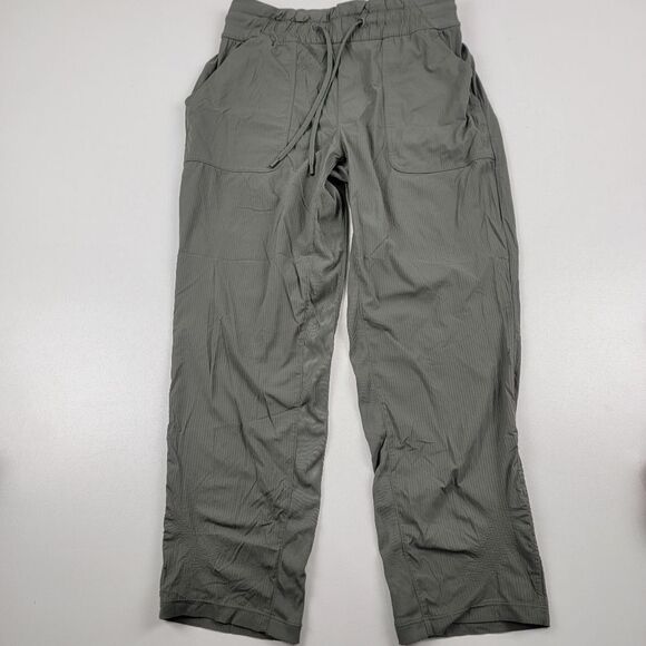 Lululemon Athletica Beyond The Studio Crop Womens Green Joggers Yoga Pants Sz 6 - Picture 1 of 16